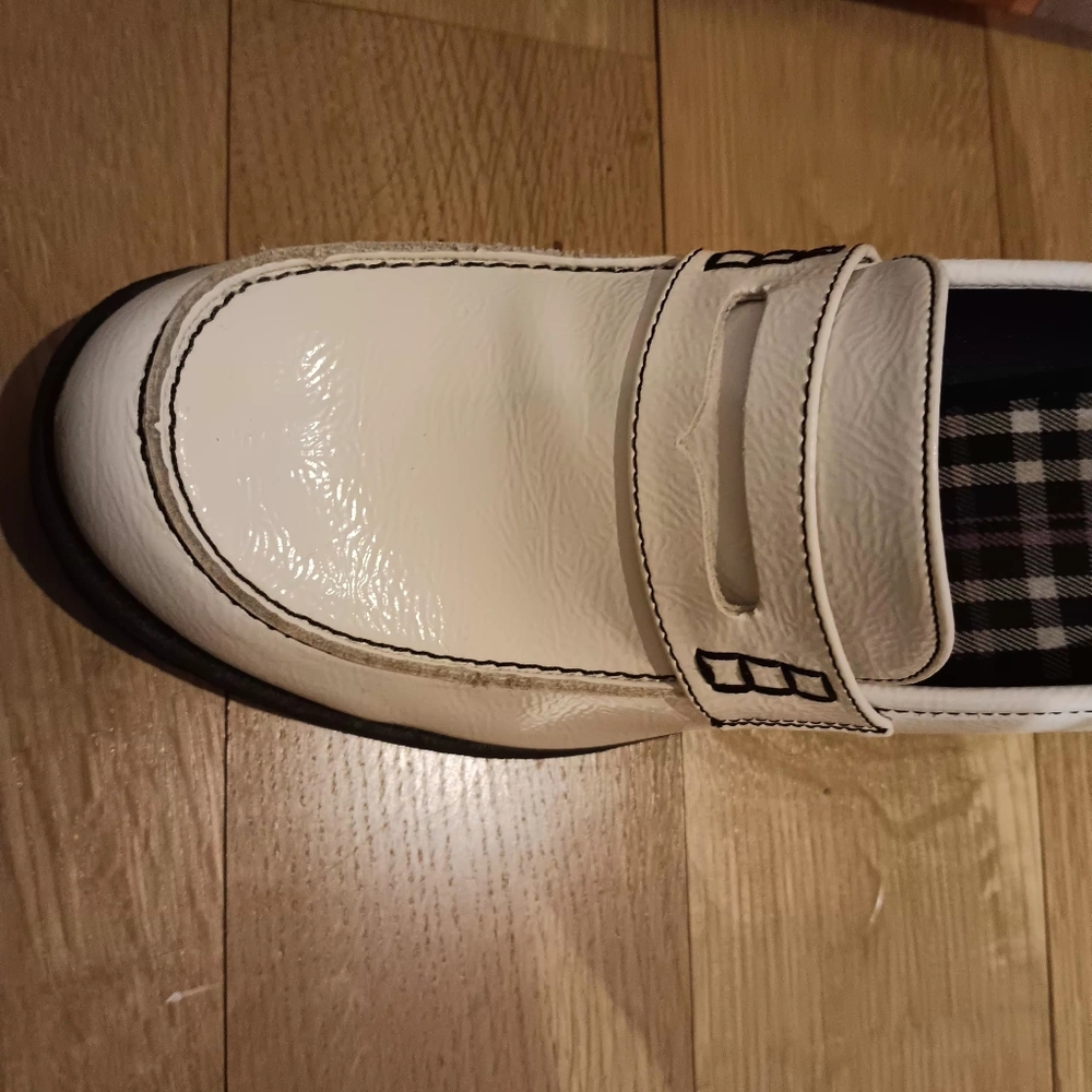 Women's White Loafer Heels! - Picture 6 of 8